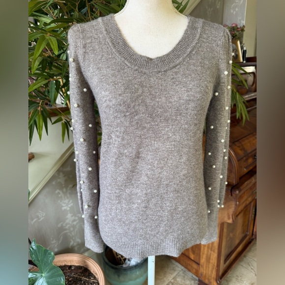 LOFT ladies gray with pearl accessory long sleeves sweater XS - Picture 8 of 13